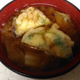 茄子の天ぷらと白菜の味噌汁